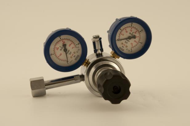 R133 Brass high pressure regulator, suitable for compressed air, gas and liquid HELYON 5 Chemin du Jubin 6957 DARDILLY Tél.