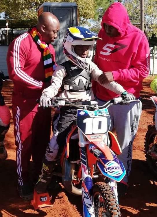 Zimbabwe FUCHS Zimbabwean riders on the podium Emmanuel Bako The third of the seven rounds of the South African Motor X National Championship took place in SAMX in Bloemfontein.