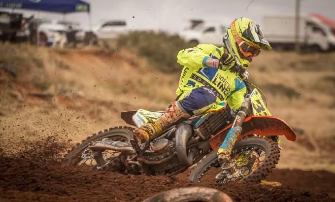 brilliant performances. Emmanuel Bako left an indelible mark during this event, winning 1st place in heat 1 and 2 in the 85cc class and taking the lead in the championship.