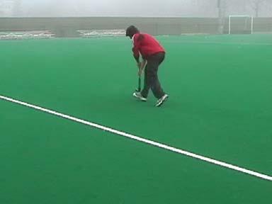 up hips anticipating and picking up the speed of the ball Weight is transferred from left foot to right foot as ball is received Allow ball to go across or through the line of the body and pick it up
