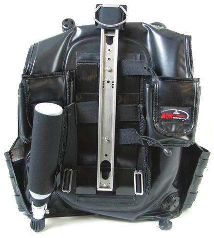 3.7 Weight system The Divator Rescue BC has four buoyancy pockets, two on the back side of the vest and two on the front.