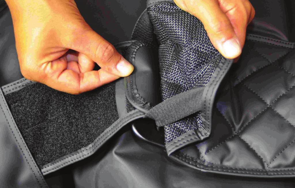 Waistband adjustment Both the cummerbund and the overlapping webbing waist strap can be shortened or lengthened.