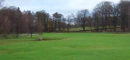 constructed by Ross. The green is still visible, particularly on the left side, and also opens to allow play from a modern forward tee on the left side on the ridge.