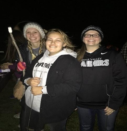 Senior Bonfire Directly after Trunk-or-Treat, the senior class held