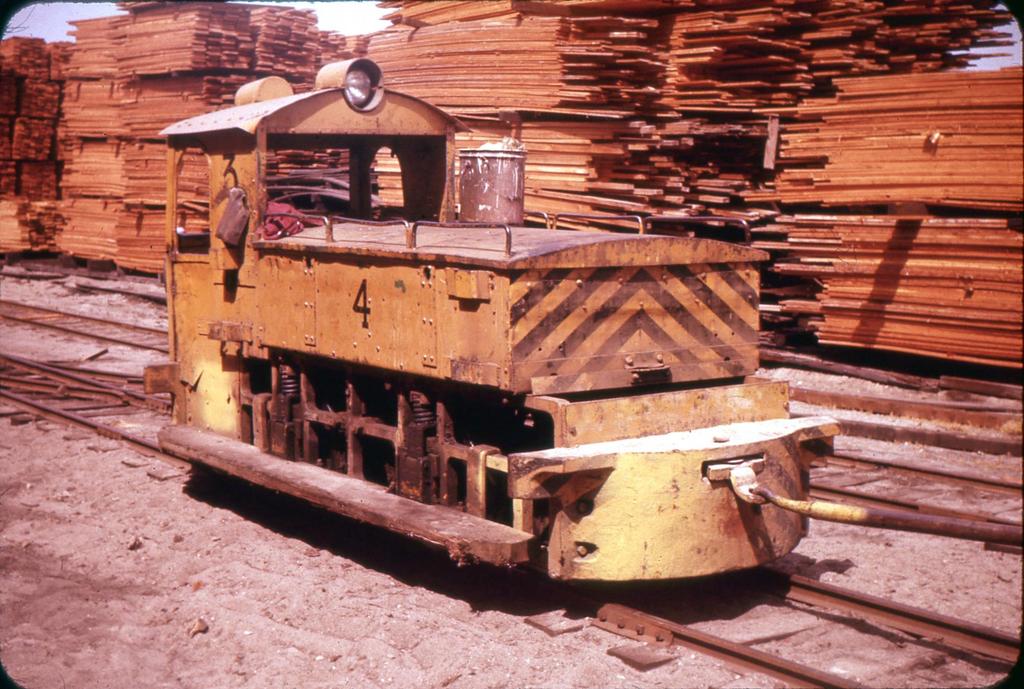 Mill B Gallery 17 30 gauge locomotive 3-4, showing