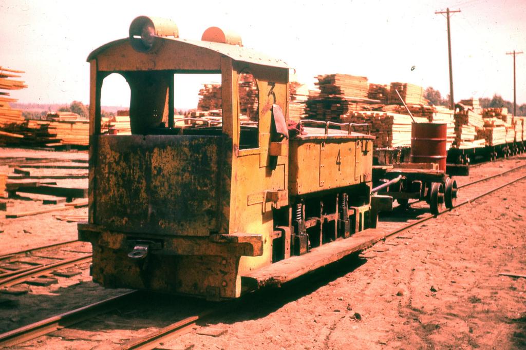 Mill B Gallery 18 30 gauge locomotive 3-4, showing