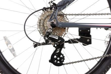 There are 8 gears on the rear wheel cassette, which are shifted by the levers on the right handlebar.