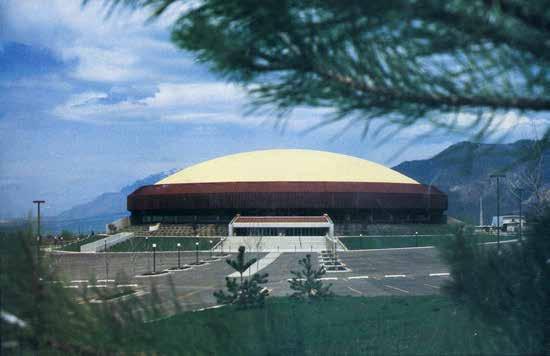 The first event in the facility was a men s basketball game on November 29, 1977, in which Weber State defeated Long Beach State, 99-96 in overtime.
