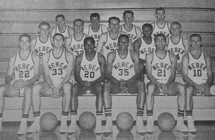 2015-16 WILDCAT MEN S BASKETBALL YEAR-BY-YEAR GAME RESULTS 1962-63 Overall: 22-4 Independent Home: 9-0 Road: 9-4 Neutral: 4-0 Front row (left to right): Jon O Dell, Jim Lyon, Lorenzo Carter, Bob