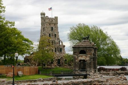 Archway Boldt Castle has a