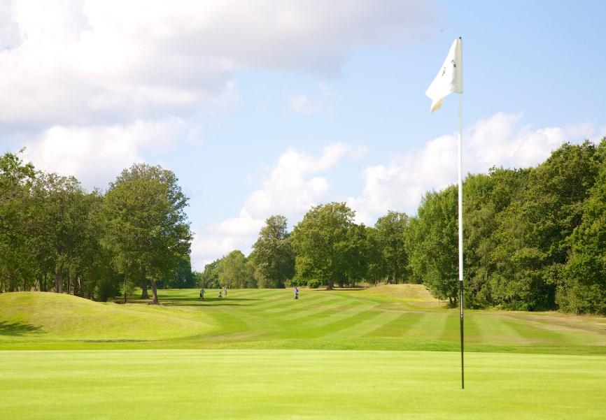 Welcome to the Drift Golf Club Originally part of the Lord Lovelace Estate, the Drift Golf Club nestles at the foot of the North Surrey Hills just 20 miles from the centre of London.