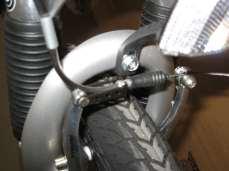 Disconnected brake cable Properly connected brake cable Cable stop Silver insert Silver insert connected to cable stop To install the quick-release front wheel: Remove the quick-release front skewer