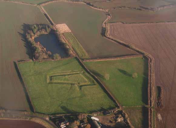Trail Moats a la mode On the trail of the next big thing in medieval Lincolnshire Time: 120 mins Distance: 3 miles Landscape: urban Think of a moat and you ll probably picture a deep watery ditch