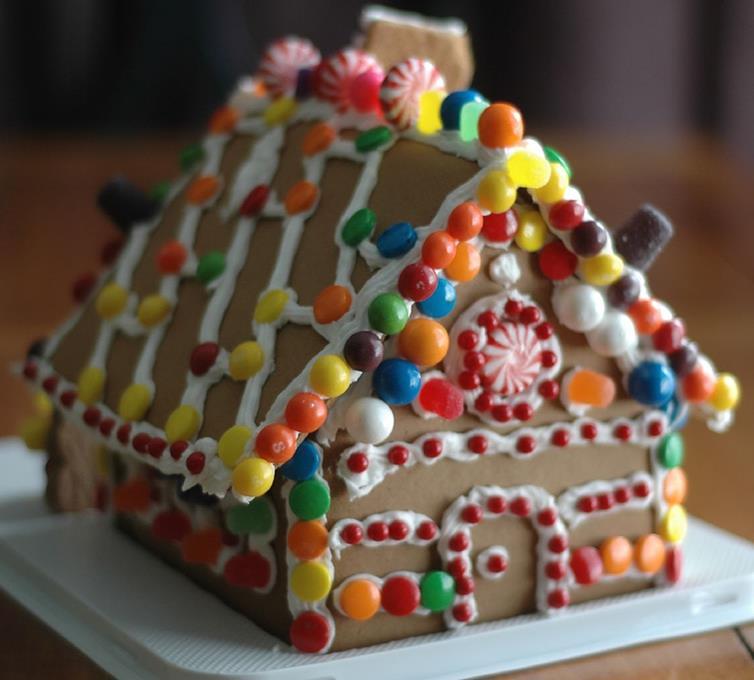 SUMMIT SOCIAL CLUB EVENT Gingerbread House Building!