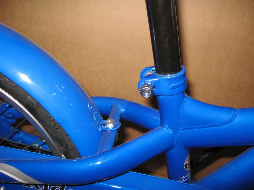 Insert left pedal into left crankarm and turn counterclockwise. 6. INSTALL SADDLE AND ADJUST SADDLE HEIGHT.