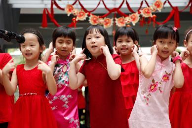 Primary Two s song, Gong Xi Gong Xi Primary Three s dance, Zhu Fu Ni