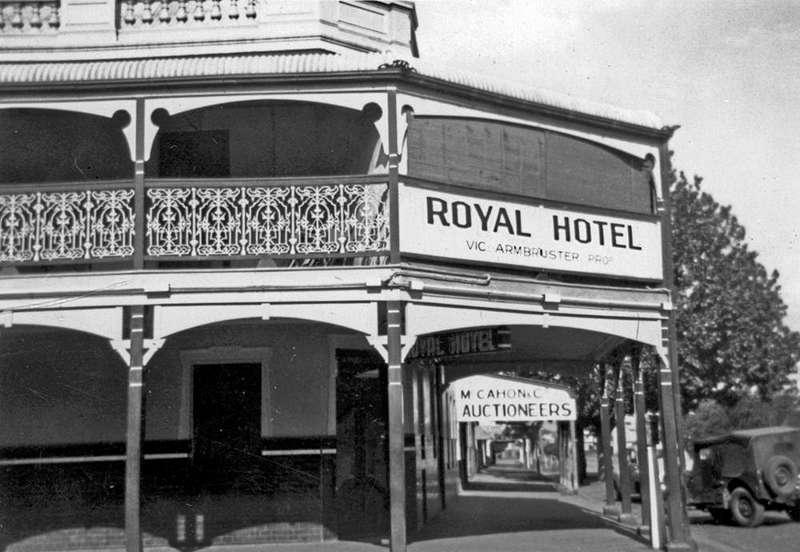 Royal Hotel, Warwick, 1952 contributed by QldPics taken in 1952 Proprietor of the