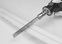 3. When the blade has reached the pre-set temperature, you may use the sharp edge of the blade for line cutting or use the side of the blade for wide groove cutting. 4.