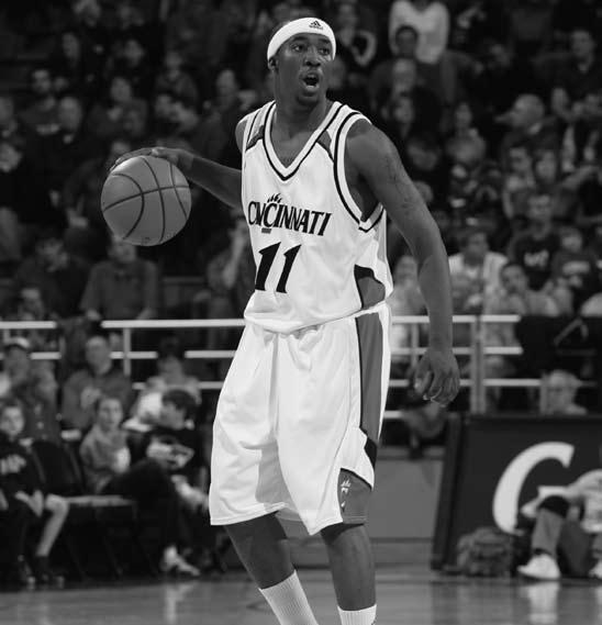 SEASON Outlook BIOGRAPHIES COACHES & STAFF ADMINISTRATION SEASON REVIEW BIG EAST HISTORY & RECORDS 08-09 Opponents MEDIA INFORMATION 80 individual Game-by-Game #32 BELTON, Kenny #11 DAVIS, Larry