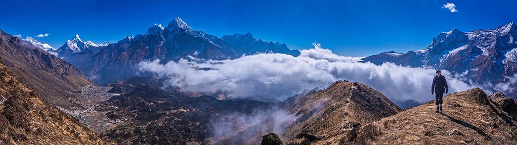 Directly above is Ama Dablam, with Kantega and Tamserku nearer centre. Kwangde is far right.