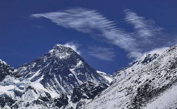 This is a view of Makalu from Nangkar Tshang (5,000m), above