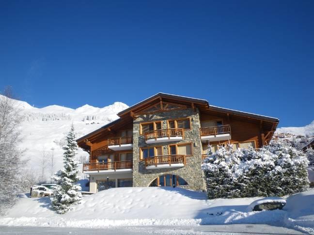 Verbier campus two high quality chalets High standard accomodation in the Swiss Alpine tradition Beautiful setting in the Swiss Alps & very close to the center of Verbier 2 chalets, 1 for