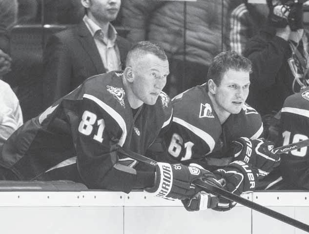 veľkých hviezd KHL Iľju Kovaľčuka a Sergeja Moziakina, na ktorej nechýbal ani šéf KHL Alexander Medvedev.