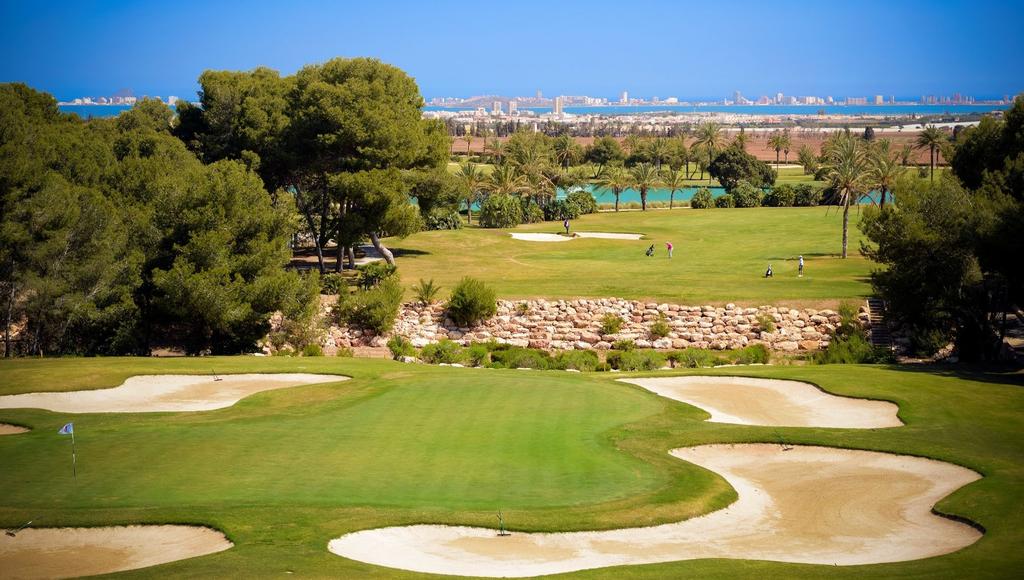 LA MANGA CLUB One of the best sport, holiday and leisure resorts in Europe Príncipe Felipe 5* Hotel Las Lomas Village 4* apartments Covering an area of 1400 acres (560 Ha.