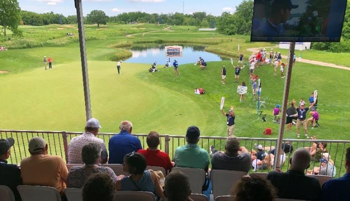 Club Strick 17 th Green Club Strick Package o Open-air club seating on the