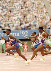 Used mainly in the 4 x 100 m, this method reduces the distance covered by the baton to a minimum, but it is riskier than the American grip, because the two