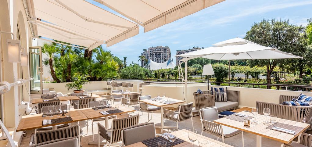 At Columbus Monte- Carlo, most of the rooms and suites boast a balcony or a terrace: breakfast overlooking the Rose Garden or facing the sunrise