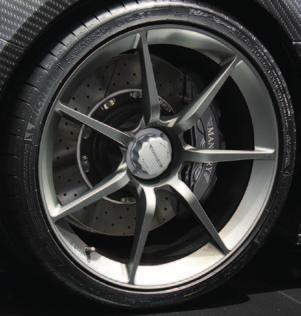 The 9x20 inch wheels with 265/30 tyres at the front and 11x21 inch wheels
