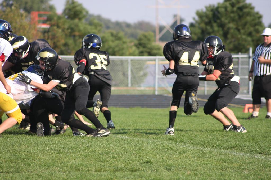 90 Other Important Tips We are not a big fan of reah bloking in youth football, it is the hardest to teah and the least effetive, espeially against very wide defensive ends as many of us see.