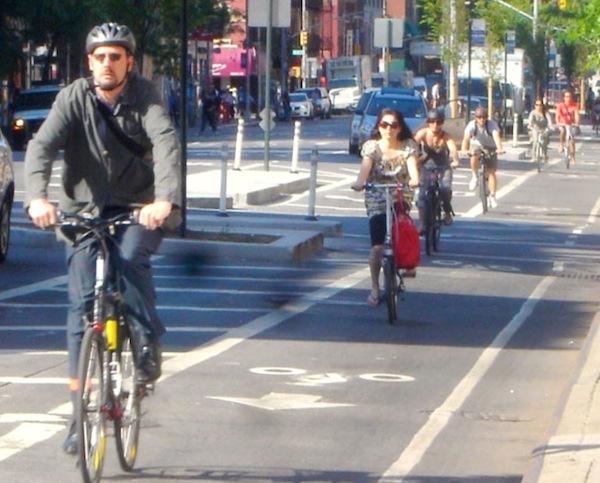 SPACE FOR BICYCLES REDUCES CRASH RISK AND RED