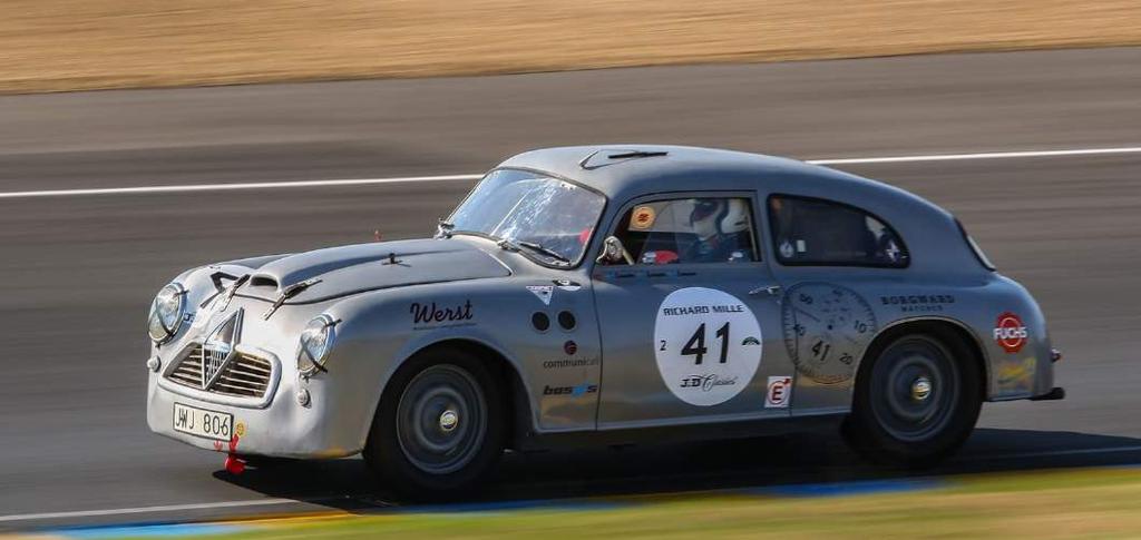 The car # 41 first entered the race back in 1953, when it dropped out half an hour before the finish due to engine damage. Today the Swedish owner Lars-Erik Larsson (65) is at the wheel of the car.