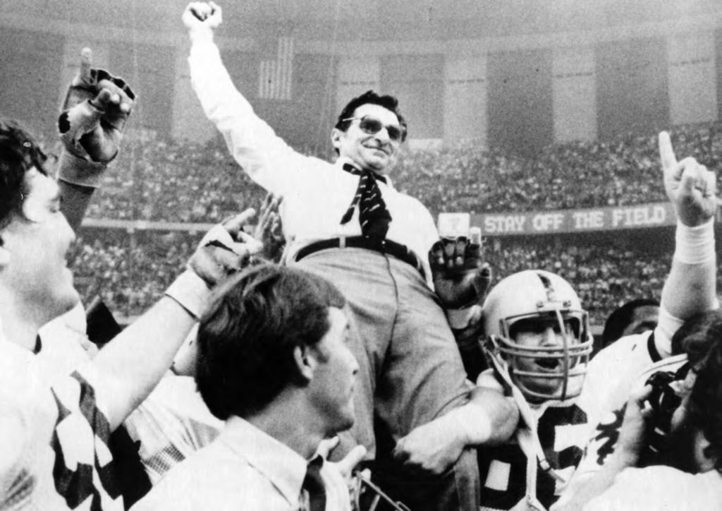 Paterno as a Coach and Family Man His records for career victories (409) and bowl victories (24) were important, but not as
