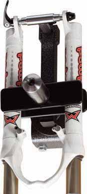 suspension forks and rear shocks - maximum inflation pressure 300 PSI / 21 bar - air bleed button for