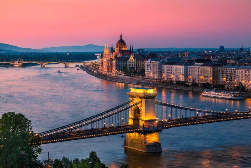 DANUBE BY BIKE & BOAT 2019 PASSAU - VIENNA - BRATISLAVA BUDAPEST - PASSAU 8 DAYS/7 NIGHTS Guided or Self Guided Cyclingop This fascinating cycle cruise along the Danube River takes you through four