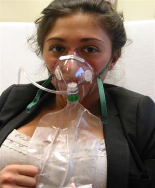 Hi-Ox 80 Oxygen Mask: Enables the delivery of high concentrations of oxygen. Delivers above 80% oxygen at 8 LPM(LPM (ensure flowrate exceeds patient s minute ventilation).
