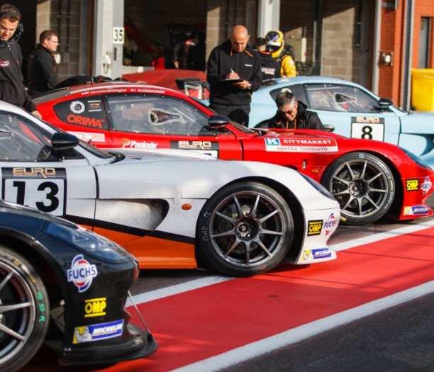 They use FUCHS TITAN GT1 and FUCHS TITAN SINTOPOID products, explained Paolo Costa, Sales Manager of the FUCHS LUBRIFICANTI S.P.A. On this Tuscan circuit of Mugello, confrontations, doubts and hopes marked the last two rounds of the season.