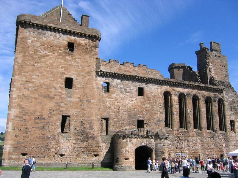 Linlithgow Palace The ruins of Linlithgow Palace are situated in the town of Linlithgow, West Lothian, Scotland, 15 miles (24 km) west of Edinburgh.
