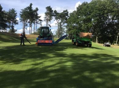 COURSE REPORT SEPTEMBER 2017 Greens Maintenance Week Scarifying in progress Greens surfaces after scarifying Hollow Core of Aprons and surrounds The