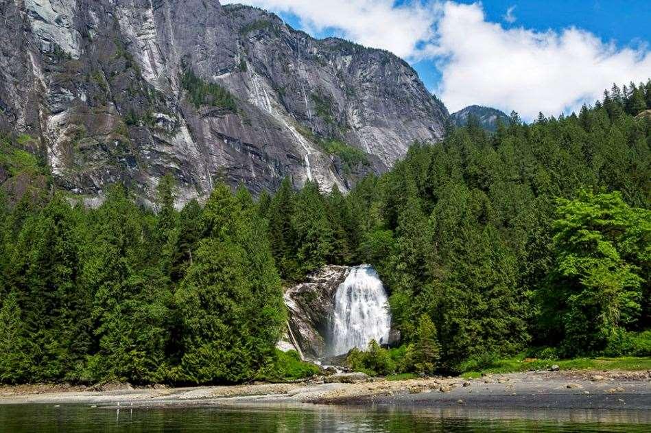 Trip to Princess Louisa Inlet (Chatterbox Falls Park) June 9-17 : Princess Louisa Inlet / Chatterbox Falls Park Princess Louisa Inlet, 4 miles long, is the holy grail for cruising people from all