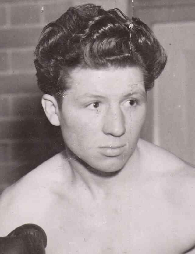 contests (won: 28 lost: 24 drew: 3) Fight Record 1946 Jan 7 Johnny Bartlett (Kings Cross) WPTS Caledonian Road Baths, Islington Source: Boxing News 16/01/1946 page 12 Feb 12 Jack Lewis (Bournemouth)