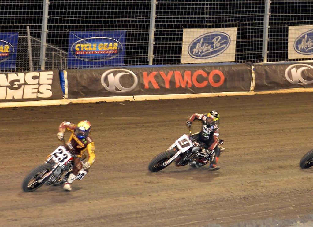 ROUND 17 / SEPTEMBER 23, 2017 TEXAS MOTOR SPEEDWAY / FORT WORTH, TEXAS FLAT TRACK 2017 AMERICAN FLAT TRACK CHAMPIONSHIP P70 (Above) Lewis leads the way.