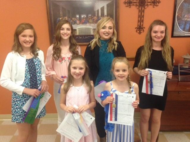 Page 3 White County 4-H Newsletter June 2018 We Have a Winner White County 4-H Public Presentations were held this year on May 3 at 6:00 p.m. at the Supportive Living of Wabash Apartments in Carmi.
