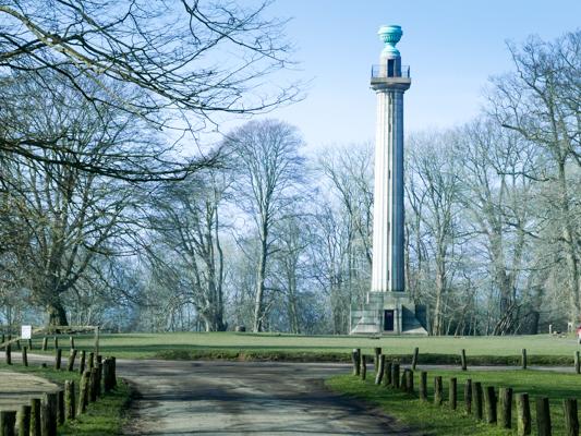 1. Start at Monument Drive, which runs through ancient woodland to the Monument.