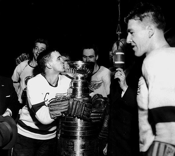DETROIT RED WINGS STANLEY CUP CHAMPIONS 1954 Keith Allen, Al Arbour, Alex Delvecchio, Bill Dineen, Gilles Dube, Dave Gatherum, Bob Goldham, Gordie Howe, Earl Johnson, Red Kelly, Tony Leswick, Ted