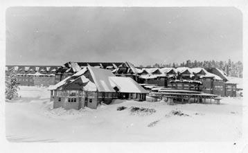 Luxury in the Wilderness Yellowstone s Grand Canyon Hotel, 1911 1960 Tamsen Emerson Hert YNP, PHOTO ARCHIVES, YELL #717 Through a blinding blizzard with the wind blowing a horizontal gale of thirty
