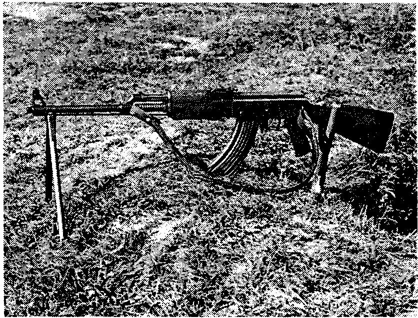 Pic. 66 - Preparation of the machine gun for night firing with the forked stick When firing with the support of forked sticks, the weapon has to be pointed so that the aiming line at ranges up to 200